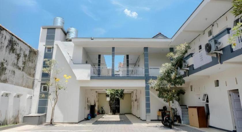 Capital O 1475 Oemah Jawa Family Residence Jembel Екстериор снимка